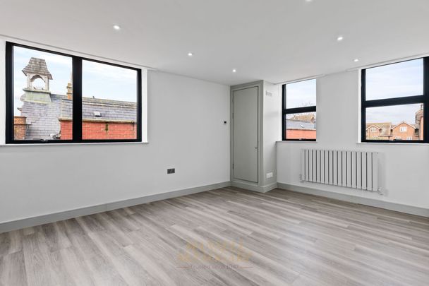 High Street, Horley, RH6 - Photo 1