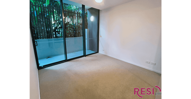 $850 | TWO BEDROOM APARTMENT WITH 2 COURTYARDS - Photo 1