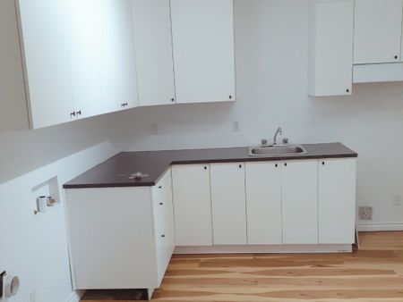 Condo for rent, Longueuil (Saint-Hubert) - Photo 2