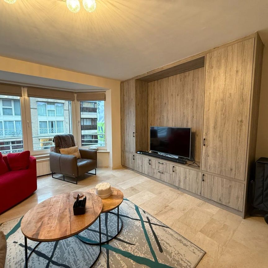GEMEUBELD - Gezellig appartement vlakbij het strand (Rubensplein) en de Lippenslaan. - foto 1