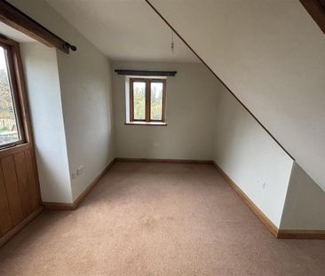 4 bedroom detached house to rent - Photo 2