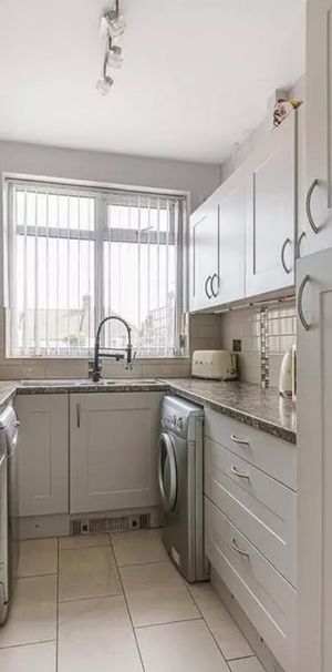 Room in a Shared House, Lamberhurst Road, SE27 - Photo 1
