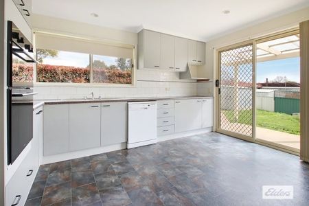 Spacious 3-Bedroom Family Home for Rent - Photo 4
