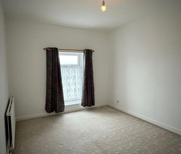 3 bedroom flat to rent - Photo 3