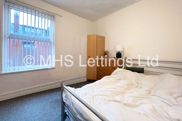 4 Bedroom Mid Terraced House for rent in Welton Place - Photo 1