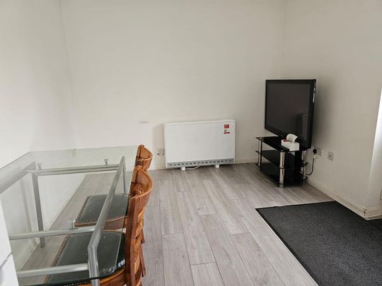 3 bedroom flat to rent - Photo 1