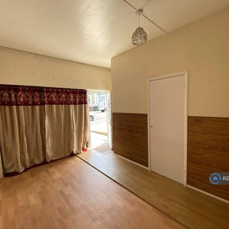 3 bedroom end of terrace house to rent - Photo 1
