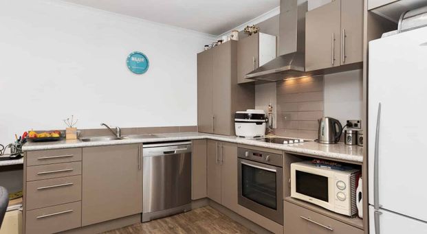 Handy to the Hospital - Photo 1