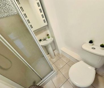 2 bedroom semi-detached house to rent - Photo 6