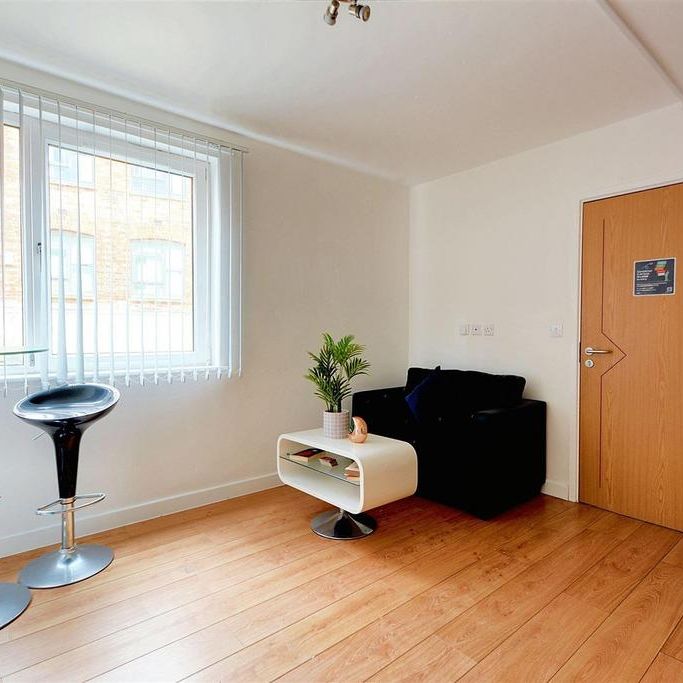 1 bedroom in a flat share to rent - Photo 1
