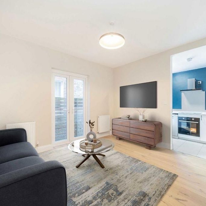 3 bedroom flat to rent - Photo 1