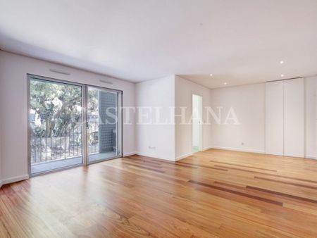 2 bedroom luxury Apartment for rent in Avenida Braamcamp (Coracao de Jesus), Lisbon - Photo 4