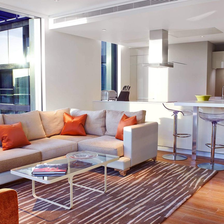 Three Quays Apartments, London, EC3R - Photo 1