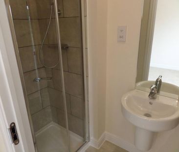 2 bedroom semi-detached house to rent - Photo 6