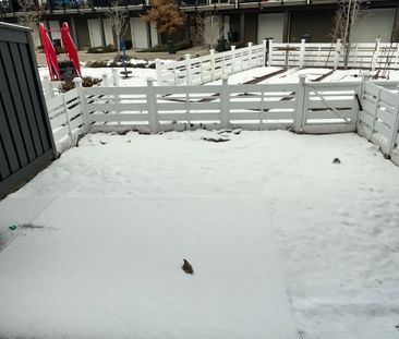 3 bed/2.5 bath Townhouse in Glenmore - Photo 4