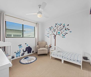 Immaculate Townhouse with Large Courtyard - Photo 5