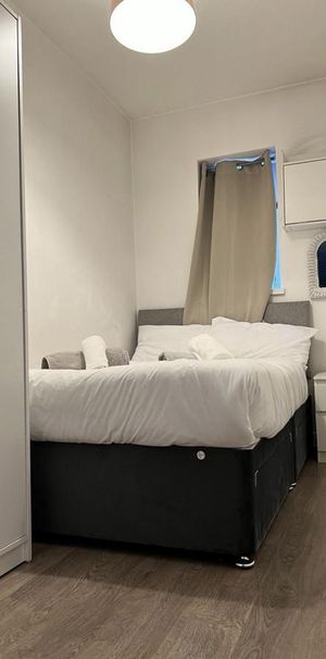 6 bedroom detached house to rent - Photo 1