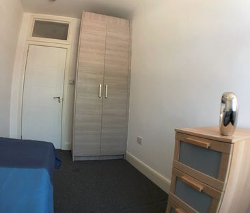 Room in a Shared House, Cedar Road, NW2 - Photo 5