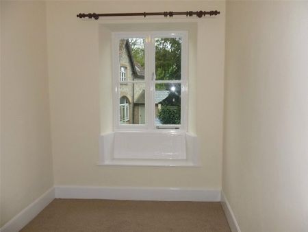 4 bedroom end of terrace house to rent - Photo 4