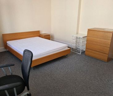 3 bedroom apartment to rent - Photo 2