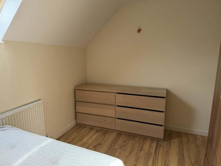 1 bedroom in a house share to rent - Photo 4