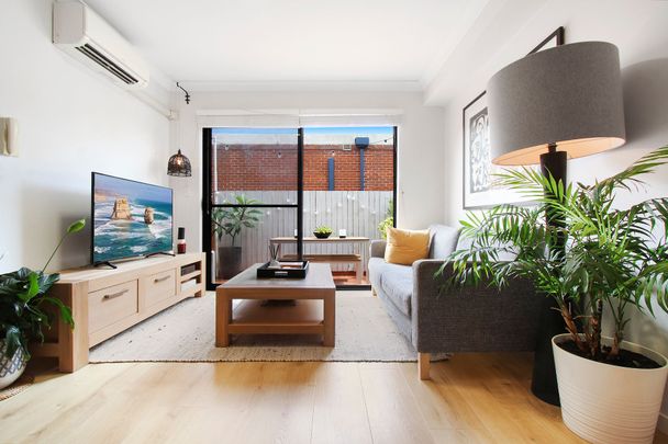 Renovated, split level, lifestyle apartment - Photo 1