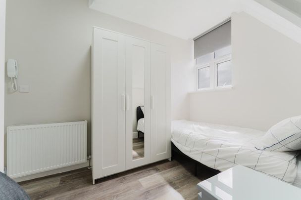 1 bedroom in a house share to rent - Photo 1