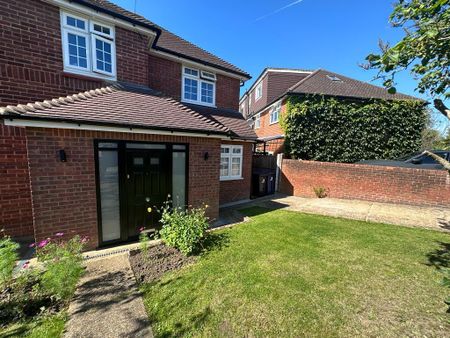 2 bedroom semi-detached house to rent - Photo 5