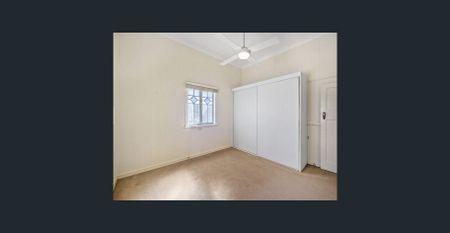 3-5 James Street, Urangan, Qld 4655 - Photo 5