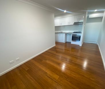 1 Bedroom Studio Apartment! - Photo 2