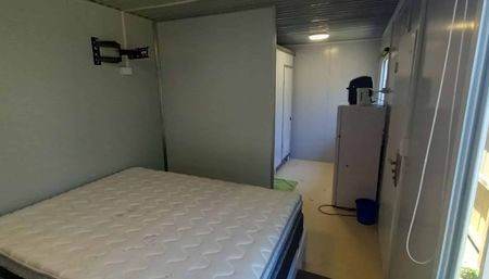 1 bedroom, self contained furnished unit. - Photo 3