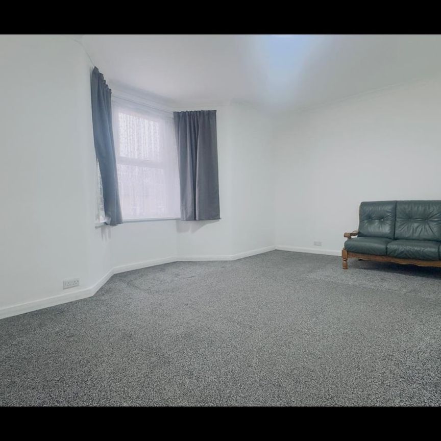 2 Bed Flat, Burges Road, E6 - Photo 1