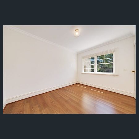 Two bedroom apartment in a peaceful setting - Photo 3