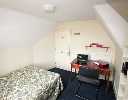 5 Bed House Near the University with Close Transport Links - Photo 3