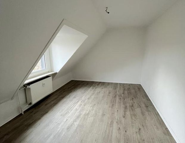 Steig Dich reich und zieh ins Dachgeschoss. - Foto 1