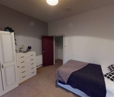 Rooms close to Hull Royal - Photo 6