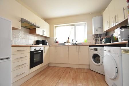 4 bedroom terraced house to rent - Photo 2