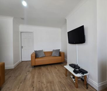 1 bedroom Flat To Let - Photo 5