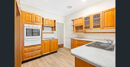 Beautiful Family Home in a Peaceful Leafy Setting - Photo 2