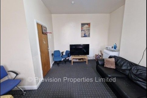 9 Beds in Hyde Park, Leeds - Photo 1