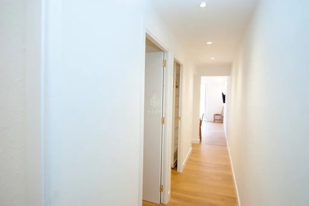 Carrer dOrient, L'Hospitalet de Llobregat, Catalonia 08904 - Photo 1