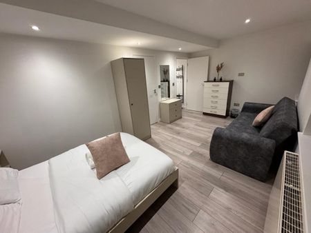 2 Bed Flat, Wimbledon, SW19 - Photo 4