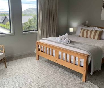 Winter Retreat with Stunning Mountain Views - Photo 2