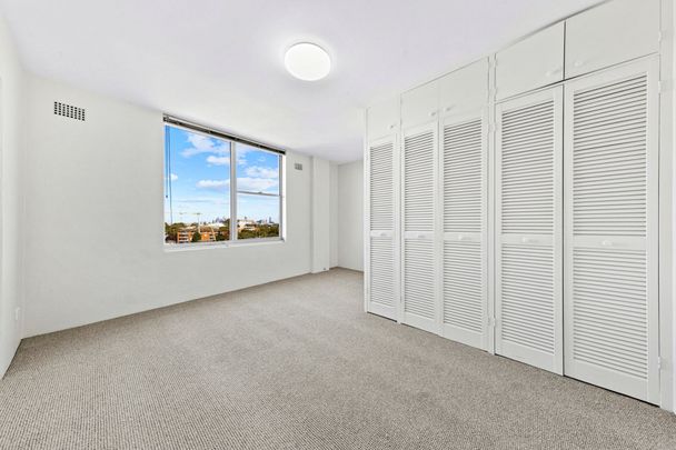 Spacious Apartment with Breathtaking Views &ast;&ast; Available 01&sol;10&sol;24 &ast;&ast; - Photo 1