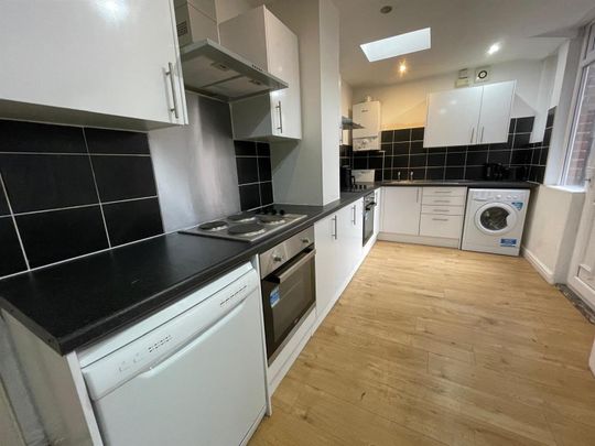 Headingley Mount, Headingley, LS6 3EW, Leeds - Photo 1