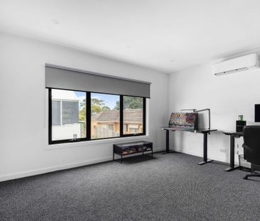 Contemporary Coastal Perfection - Photo 6