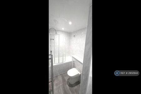 4 bedroom terraced house to rent - Photo 4