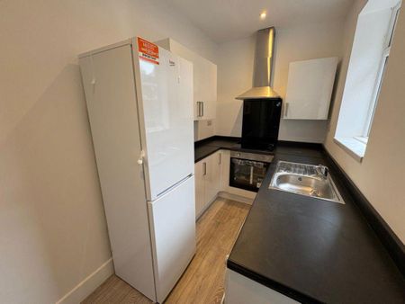 2 bedroom terraced house to rent - Photo 2