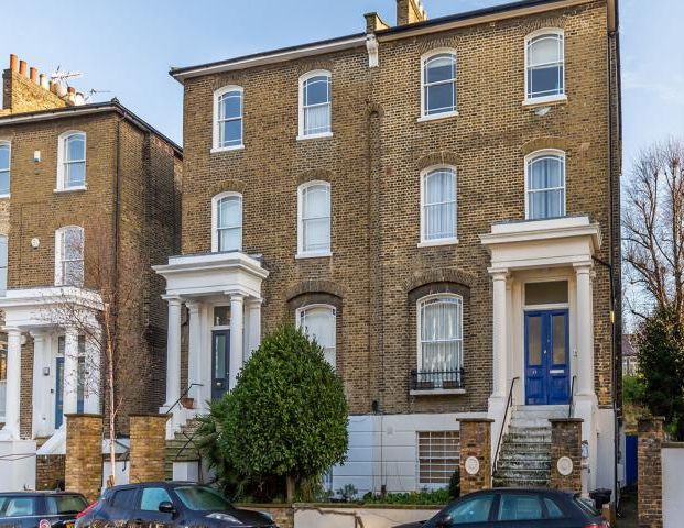 Spacious one bedroom property on the top floor of a conversion - Photo 1