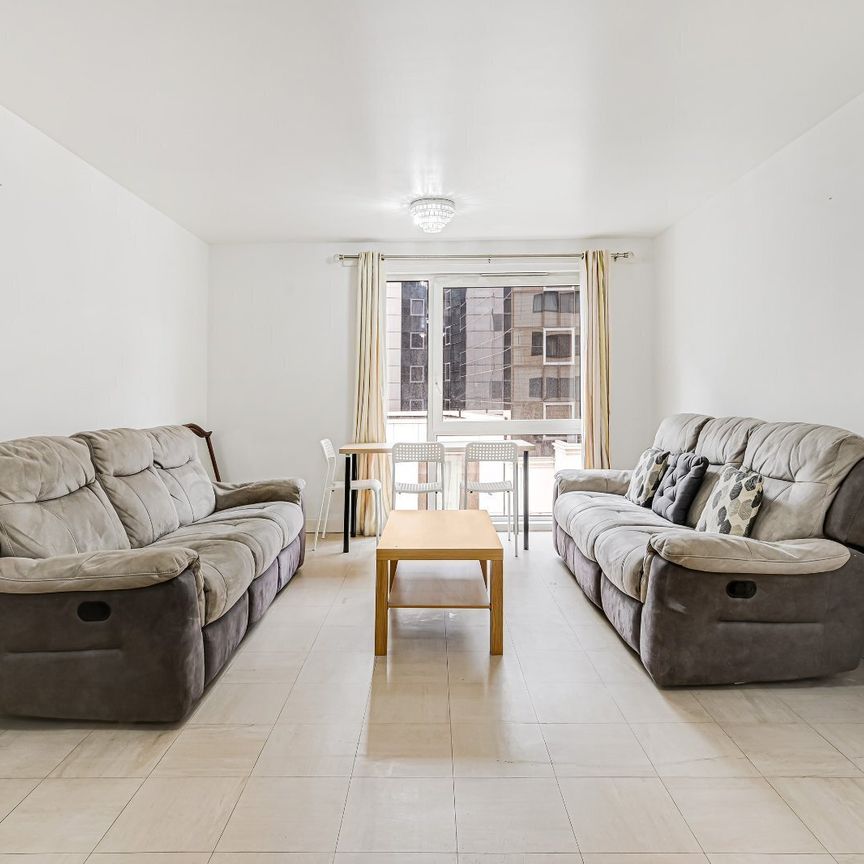 Barrington Court, 124 Wilton Road, London, SW1V - Photo 1